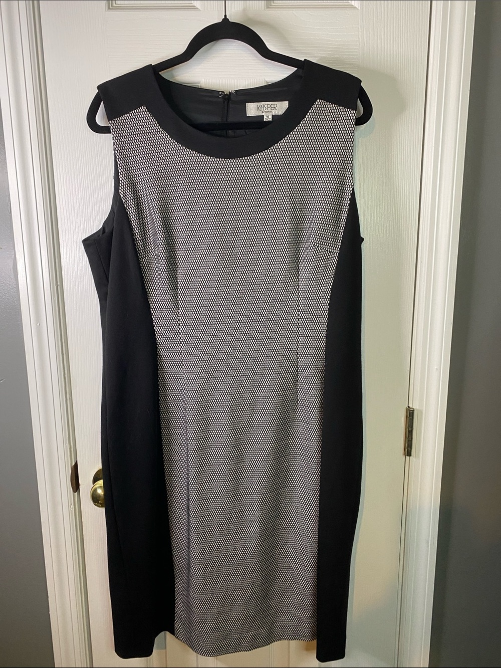 Kasper Black and White Sleeveless Sheath Dress with Textured Panel Size 16.